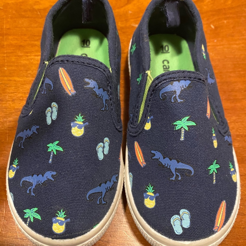 Carter Shoes Little Boy size 10. Ships FAST